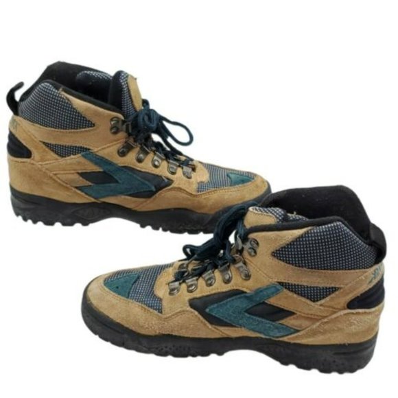 brooks walking boots